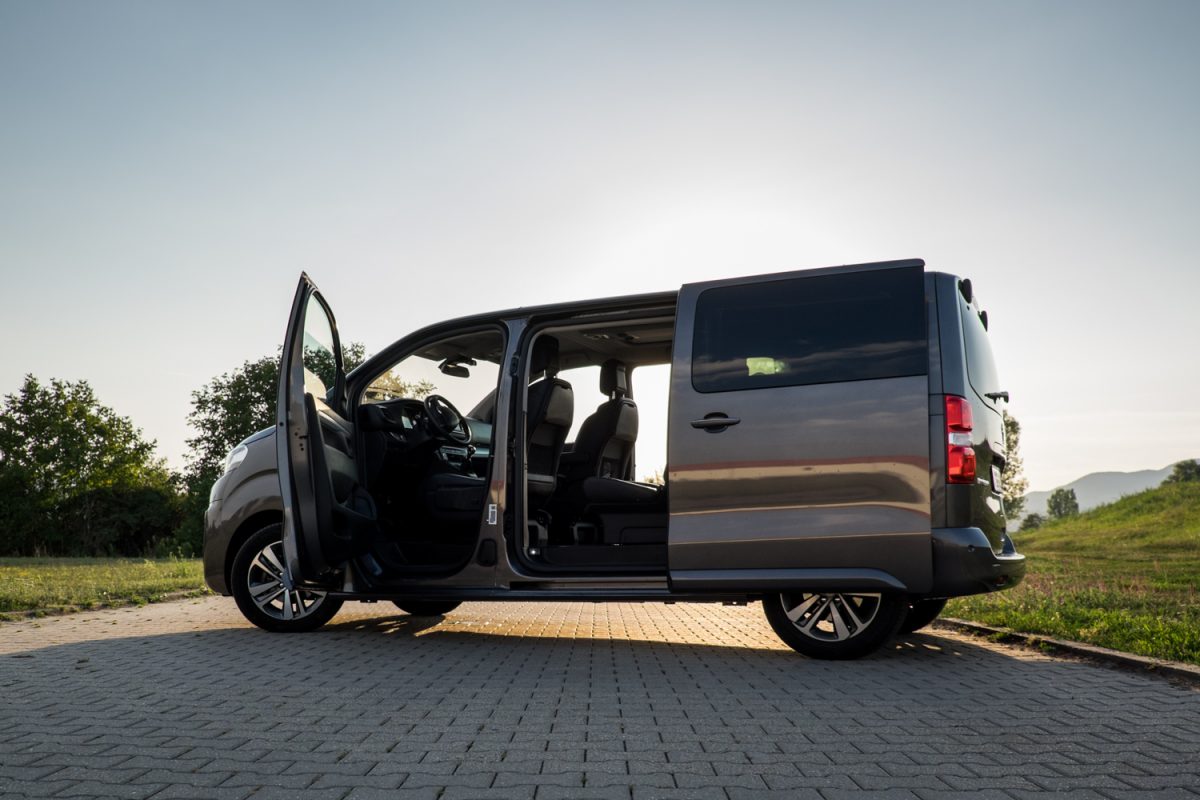 PEUGEOT TRAVELLER