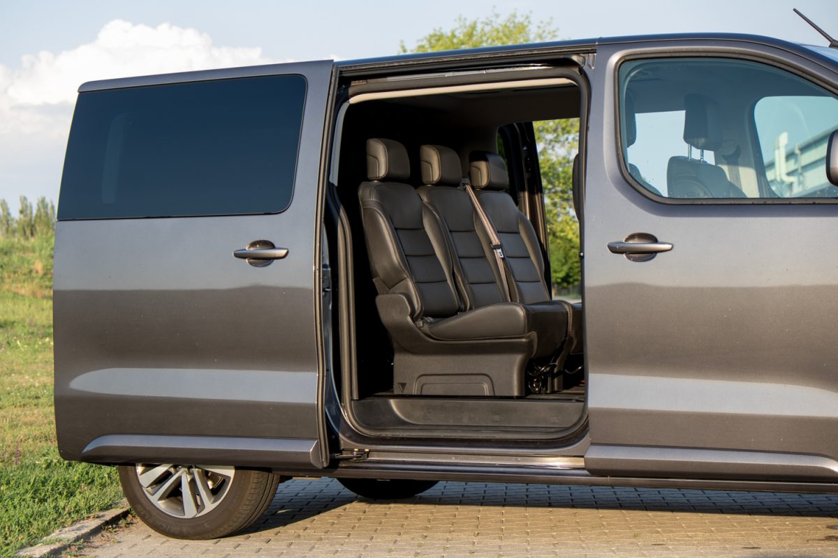 PEUGEOT TRAVELLER