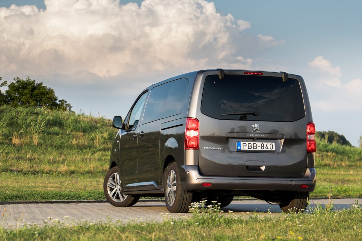 PEUGEOT TRAVELLER