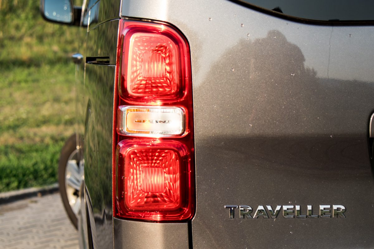 PEUGEOT TRAVELLER