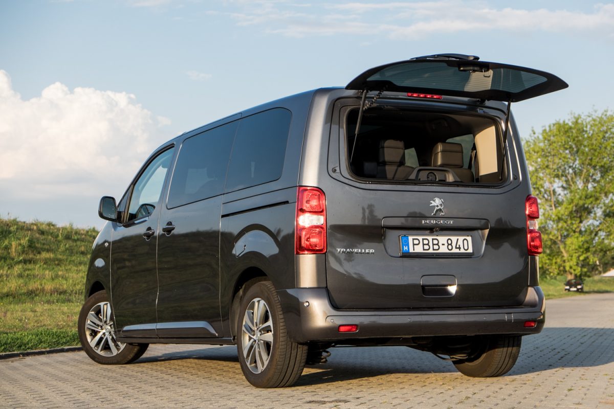 PEUGEOT TRAVELLER