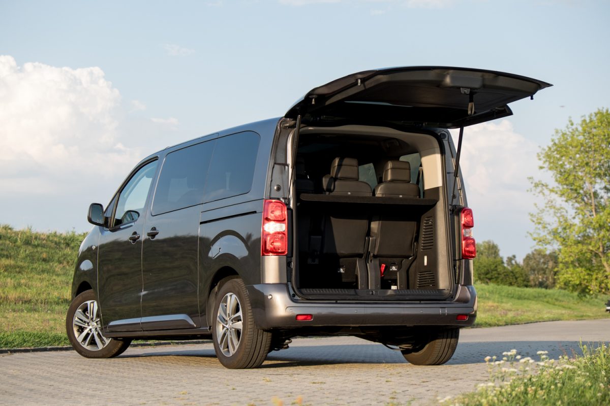 PEUGEOT TRAVELLER