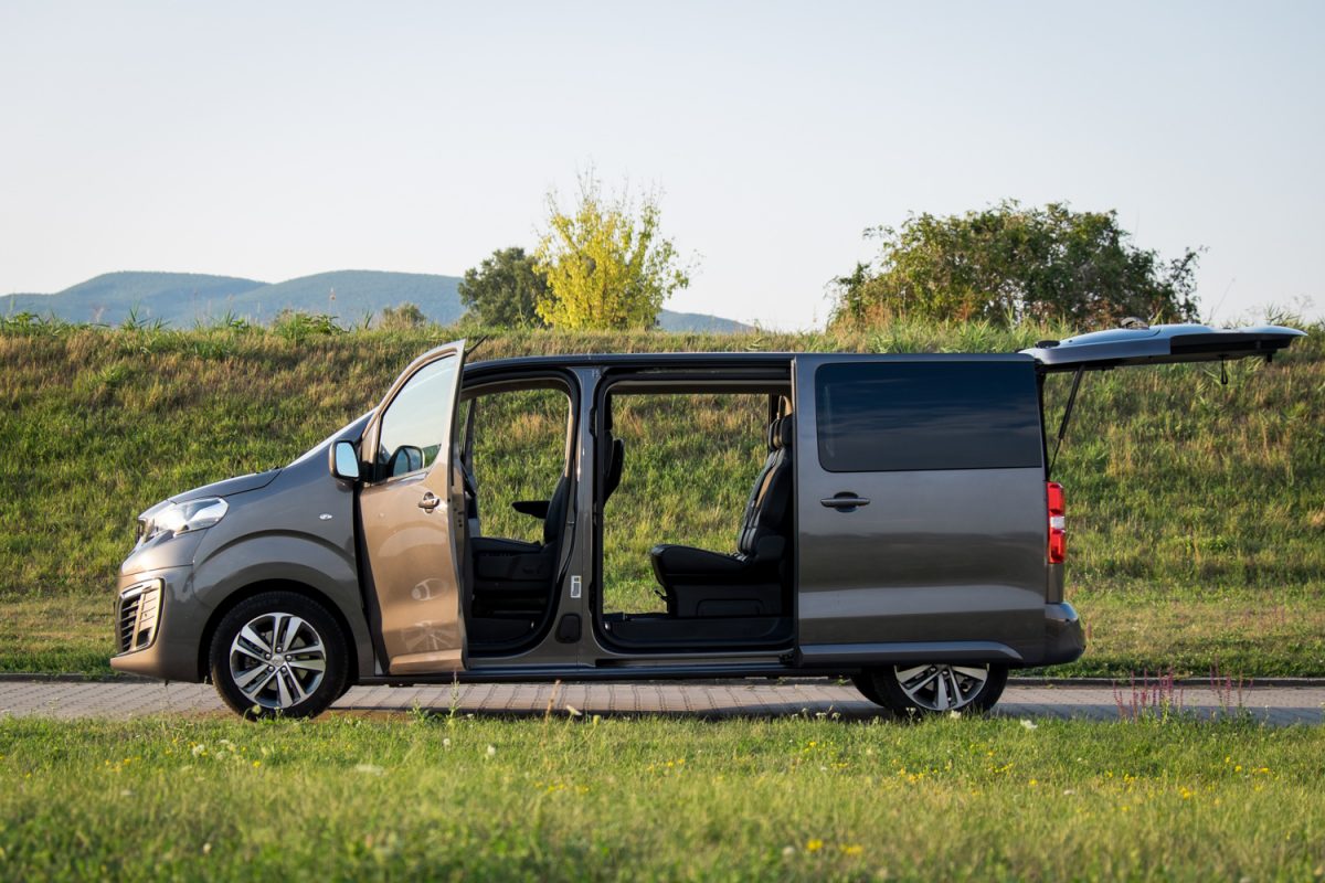 PEUGEOT TRAVELLER