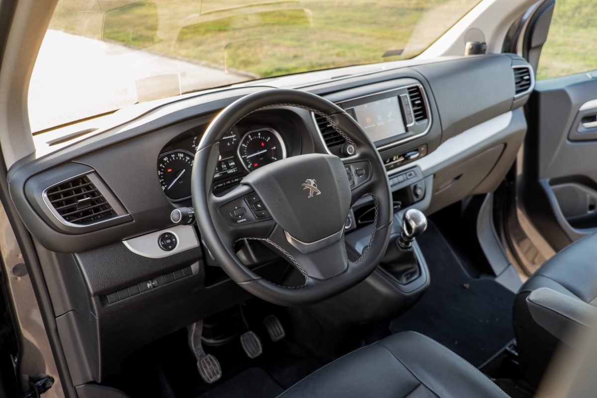 PEUGEOT TRAVELLER