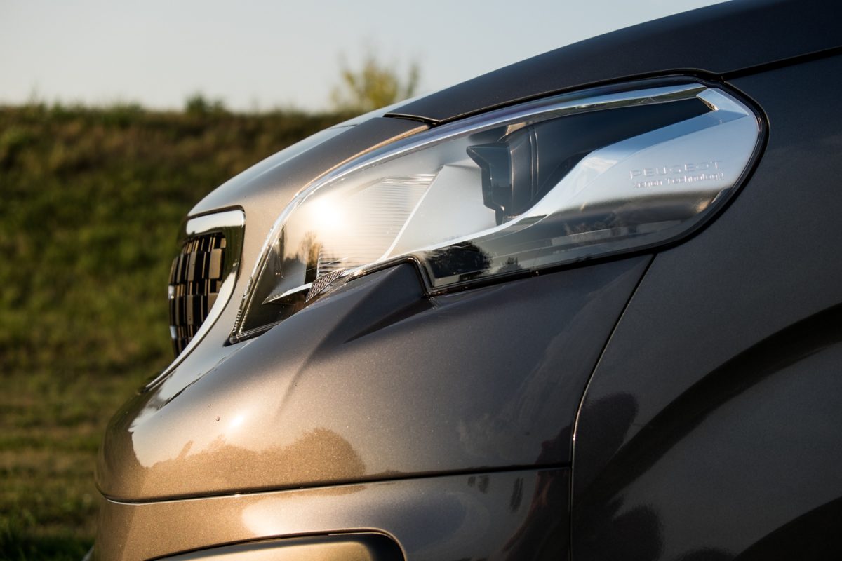 PEUGEOT TRAVELLER