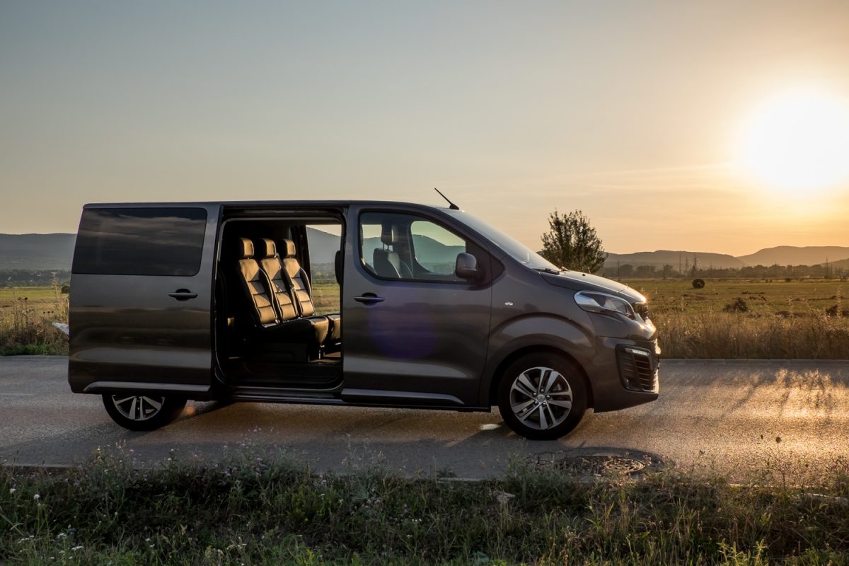 PEUGEOT TRAVELLER