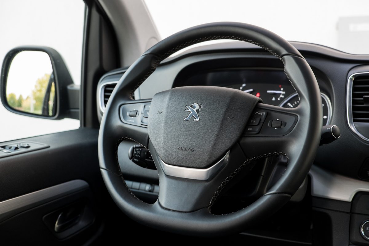 PEUGEOT TRAVELLER