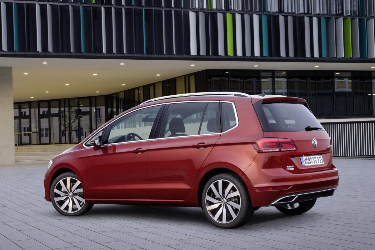 VOLKSWAGEN GOLF SPORTSVAN