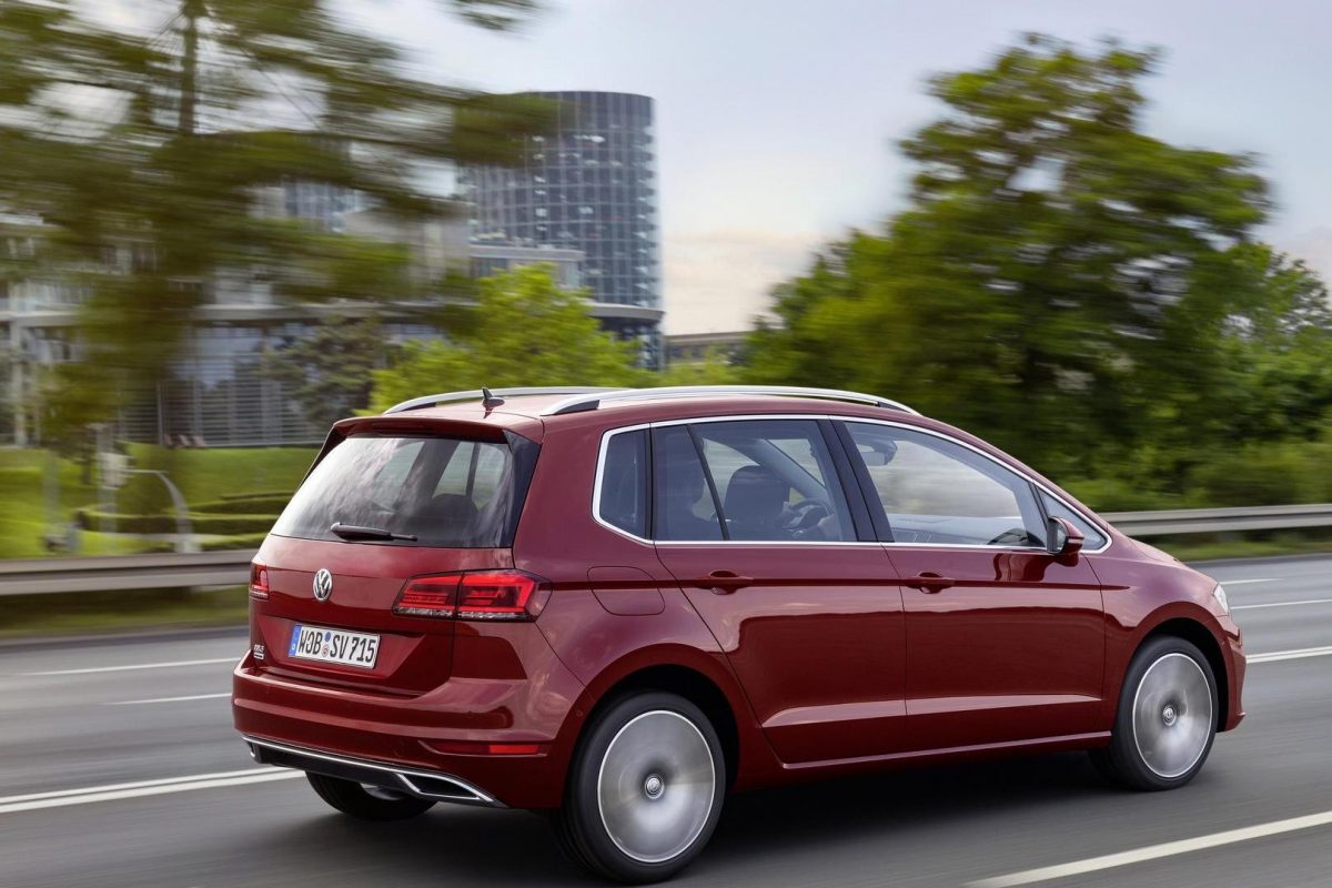 VOLKSWAGEN GOLF SPORTSVAN