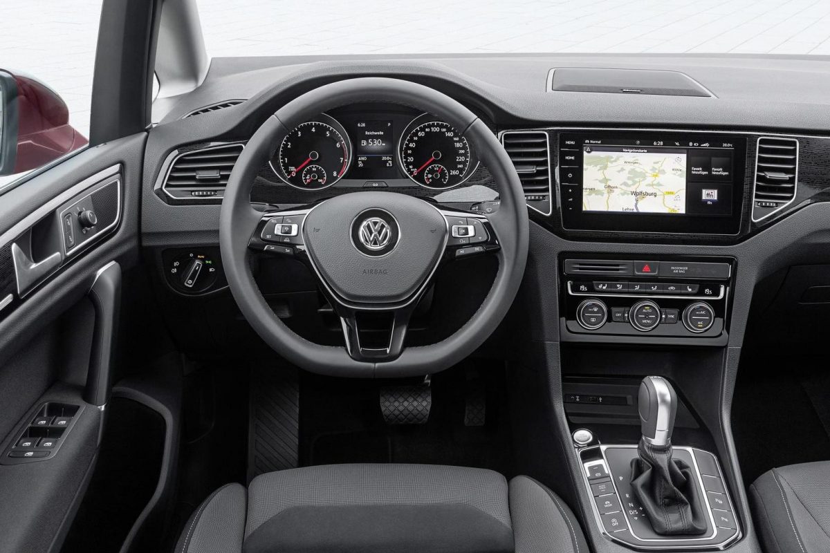 VOLKSWAGEN GOLF SPORTSVAN