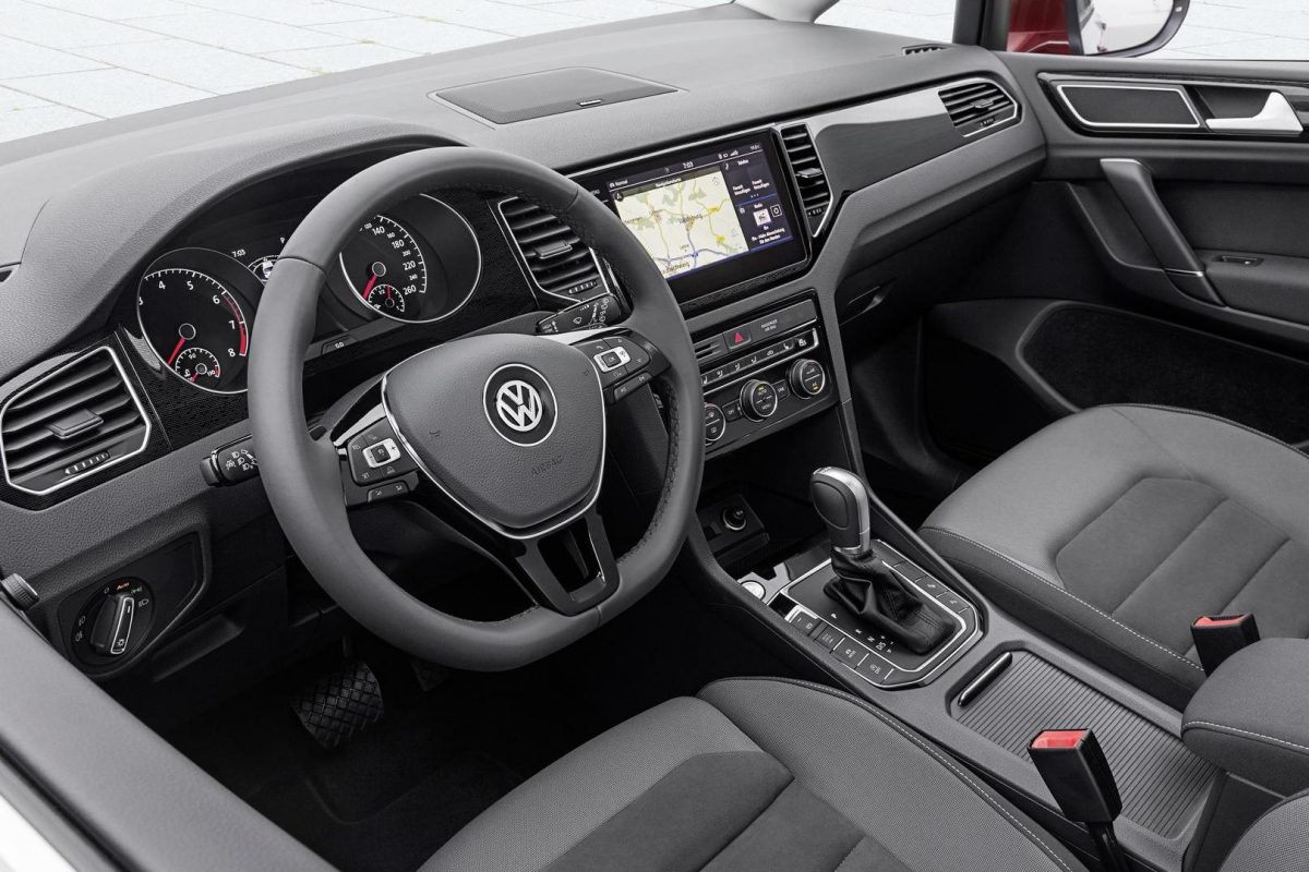 VOLKSWAGEN GOLF SPORTSVAN