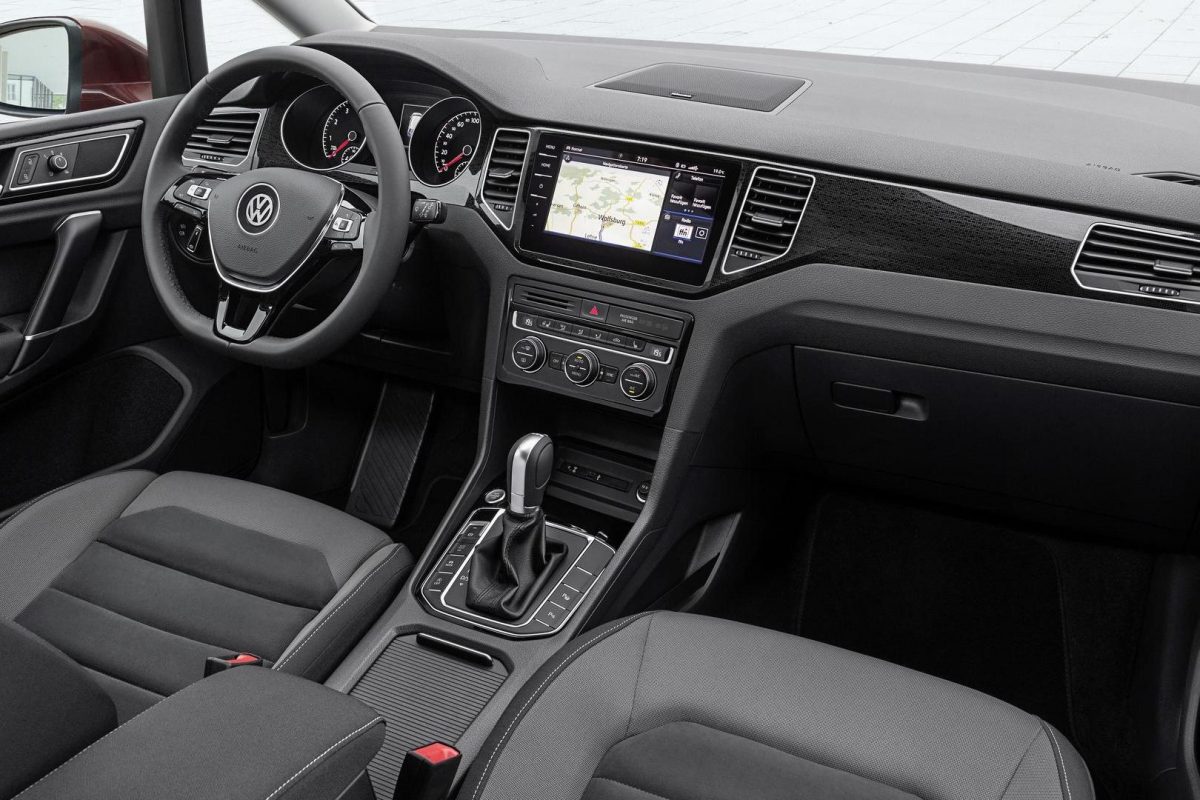 VOLKSWAGEN GOLF SPORTSVAN