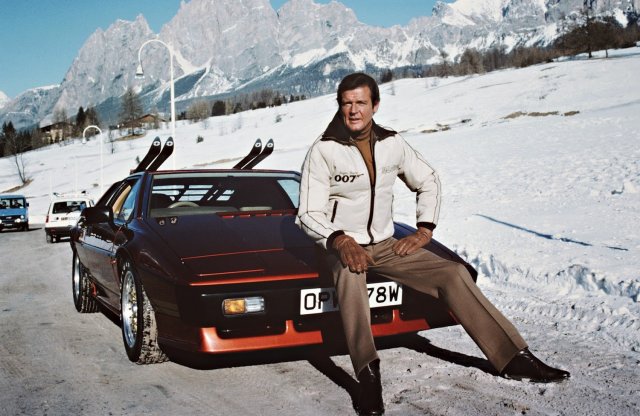 Ezeket hajtotta Roger Moore a mozivásznon