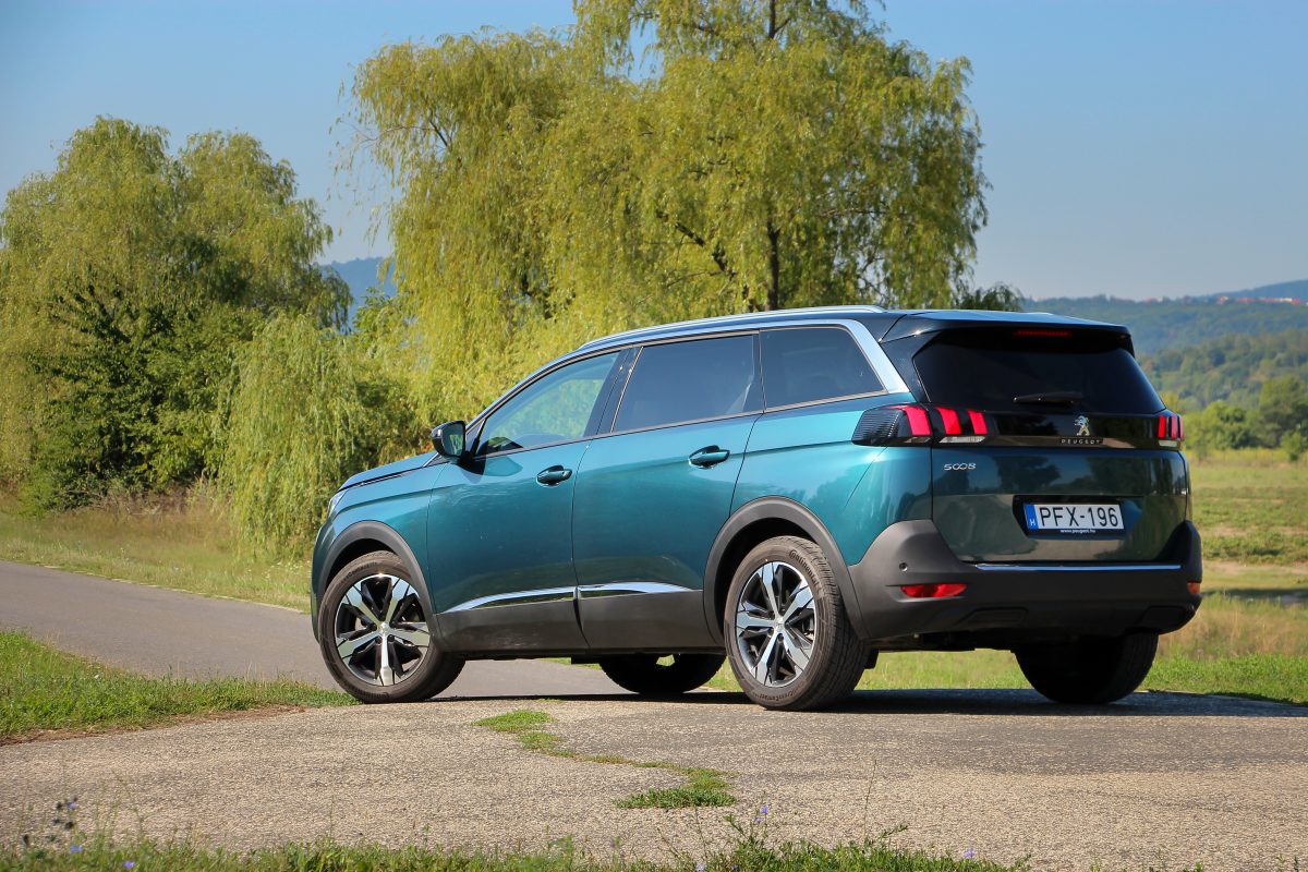 PEUGEOT 5008
