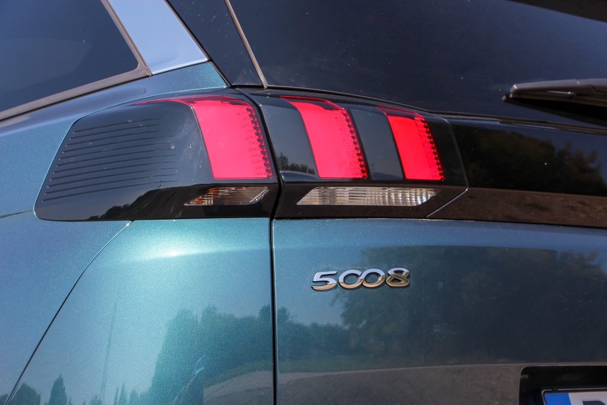 PEUGEOT 5008