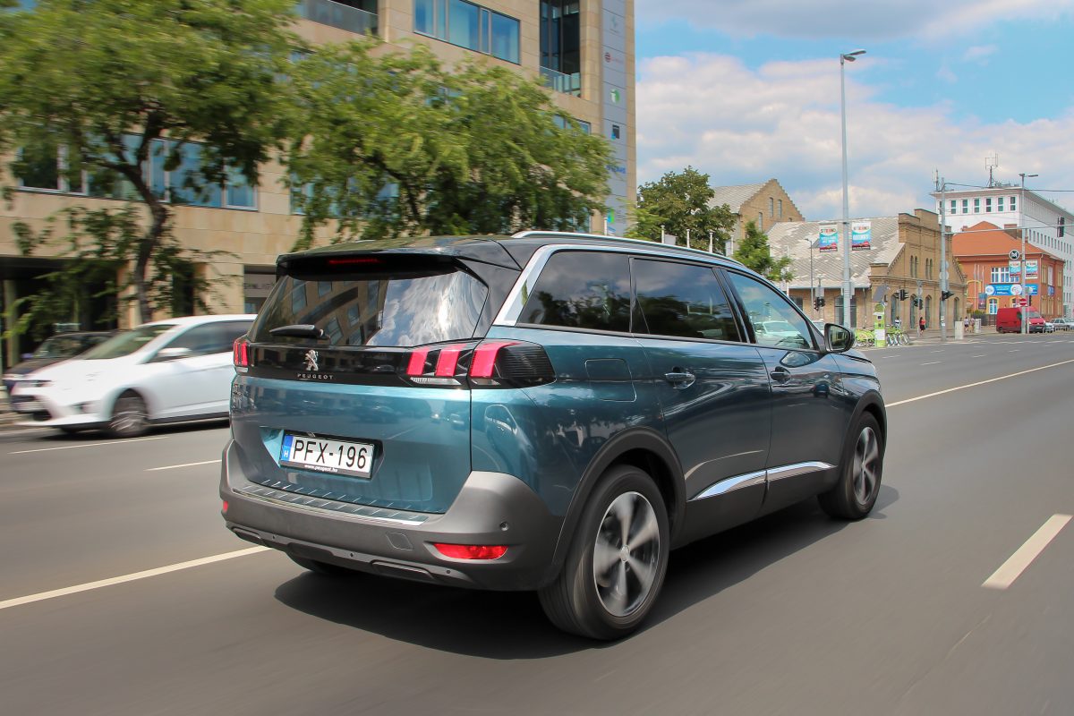 PEUGEOT 5008