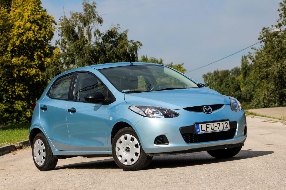 MAZDA 2