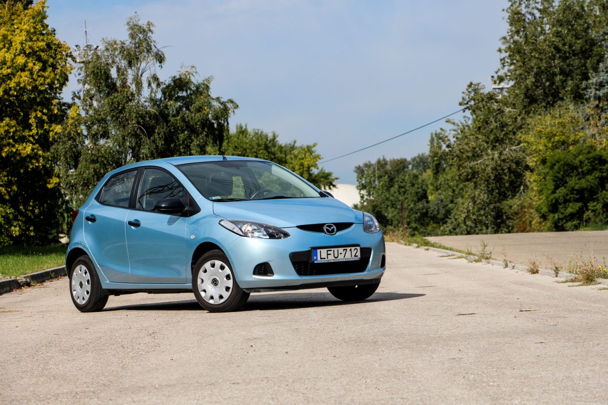 MAZDA 2
