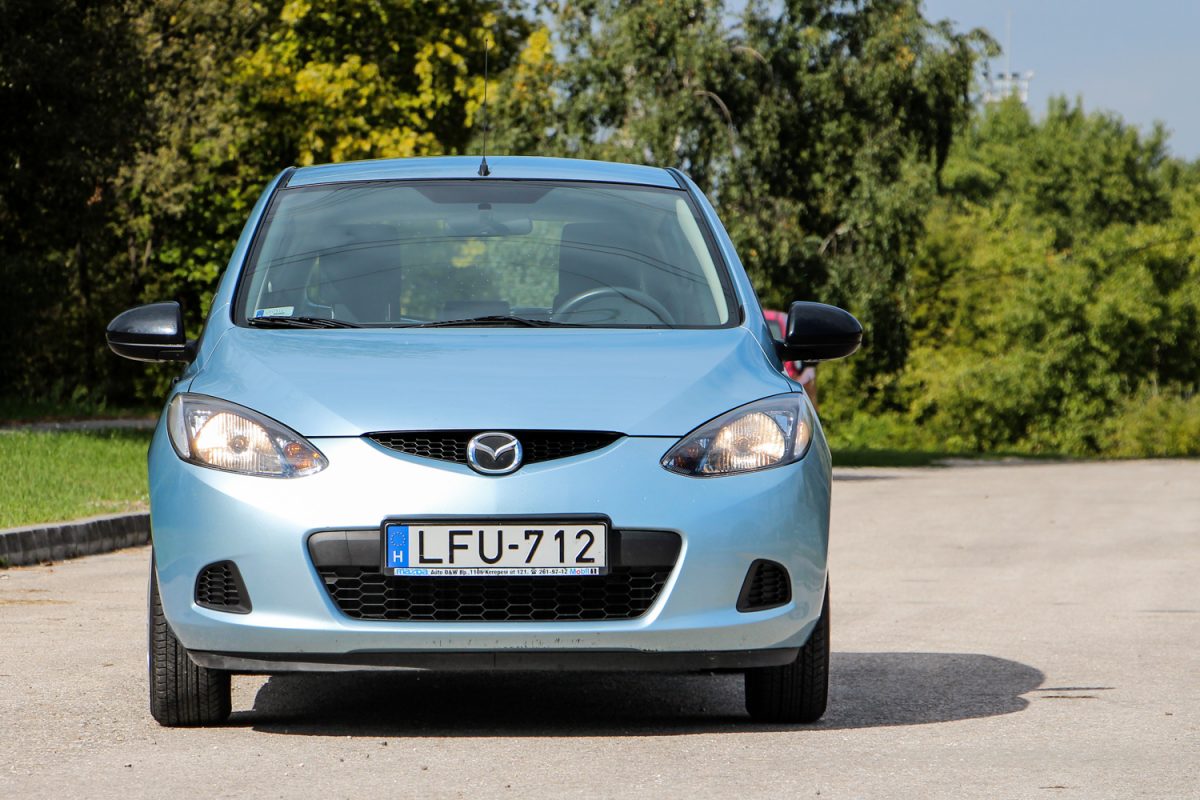 MAZDA 2