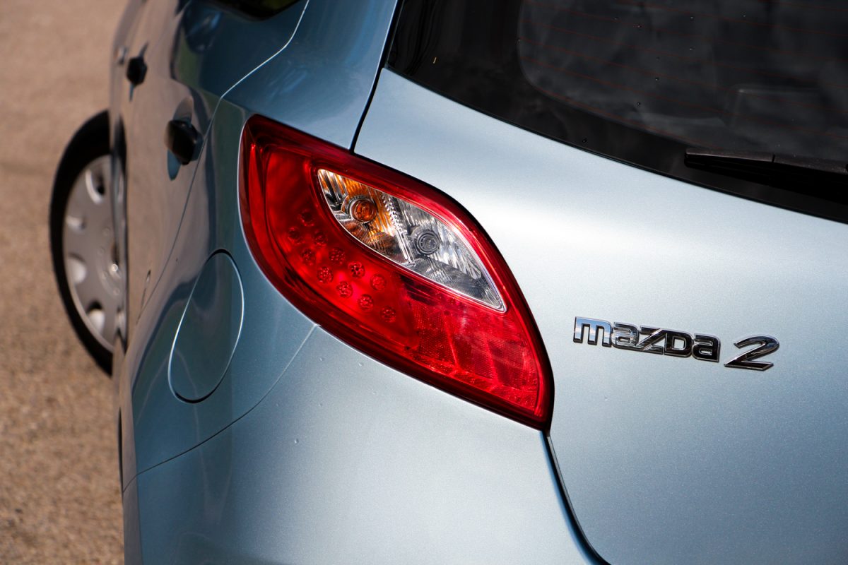 MAZDA 2