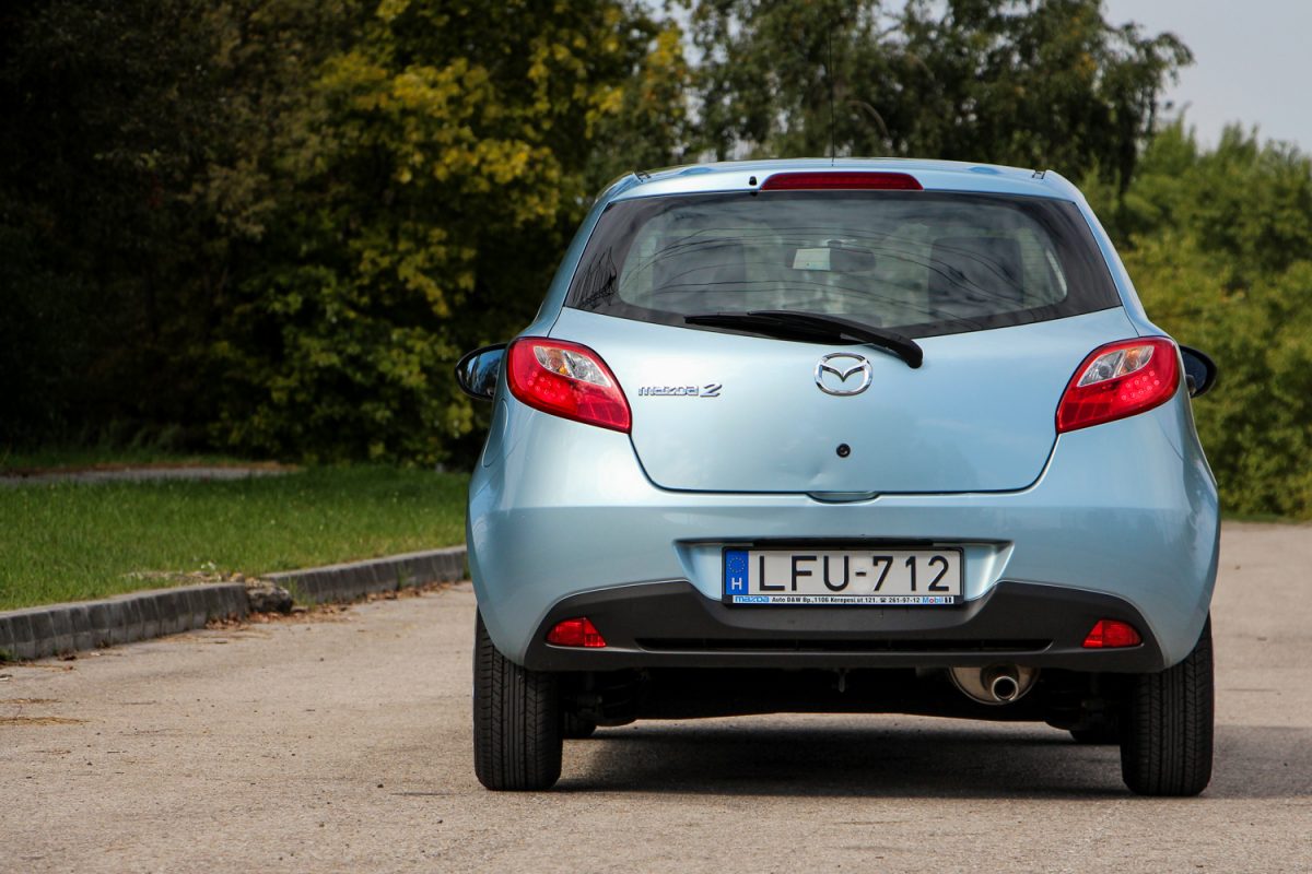 MAZDA 2