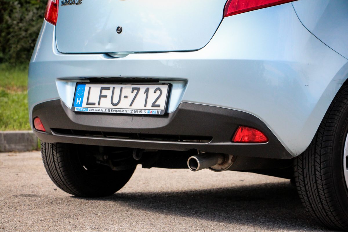MAZDA 2