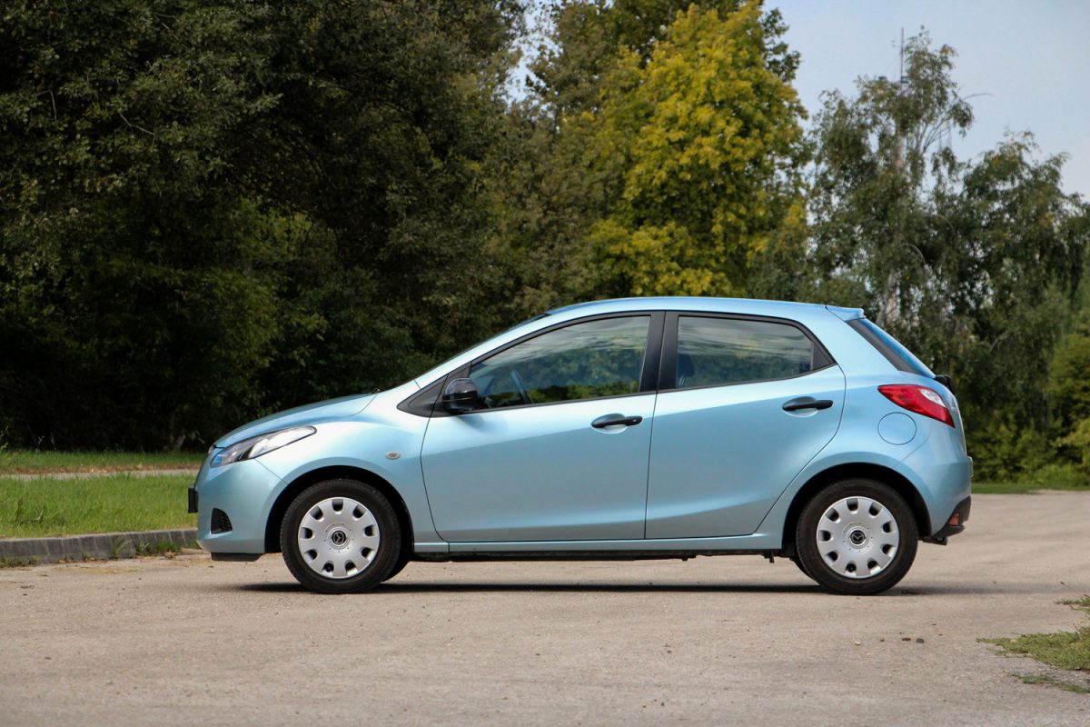 MAZDA 2