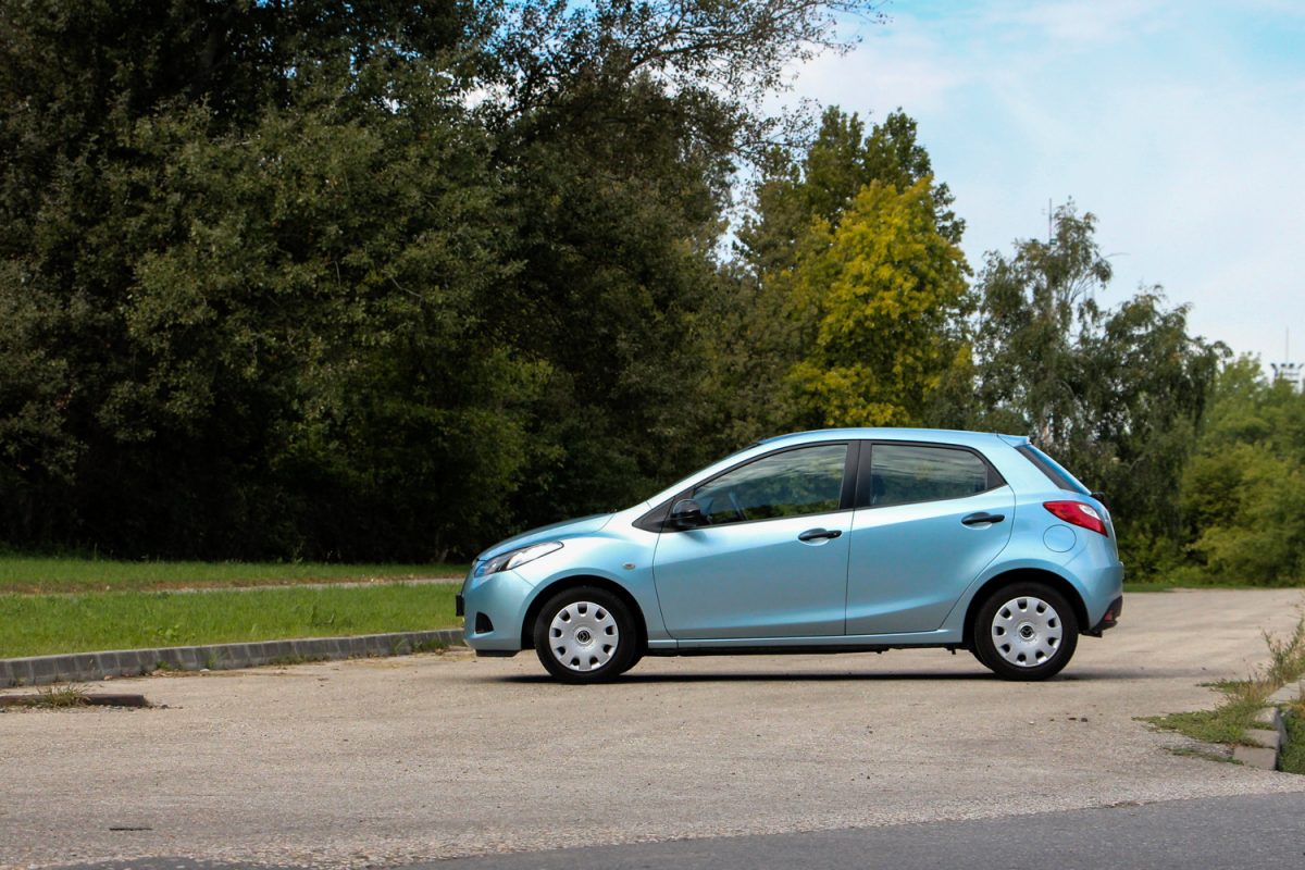 MAZDA 2