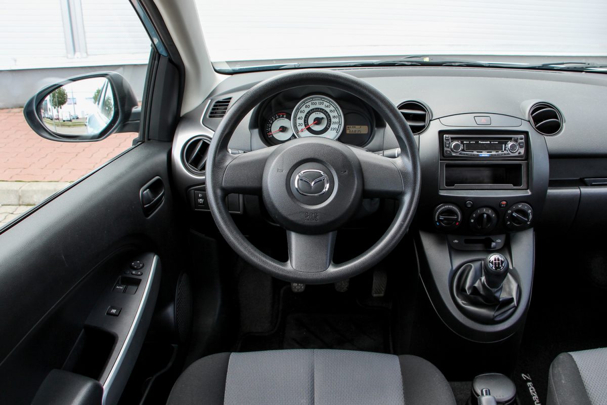MAZDA 2