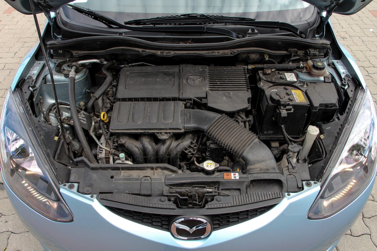 MAZDA 2