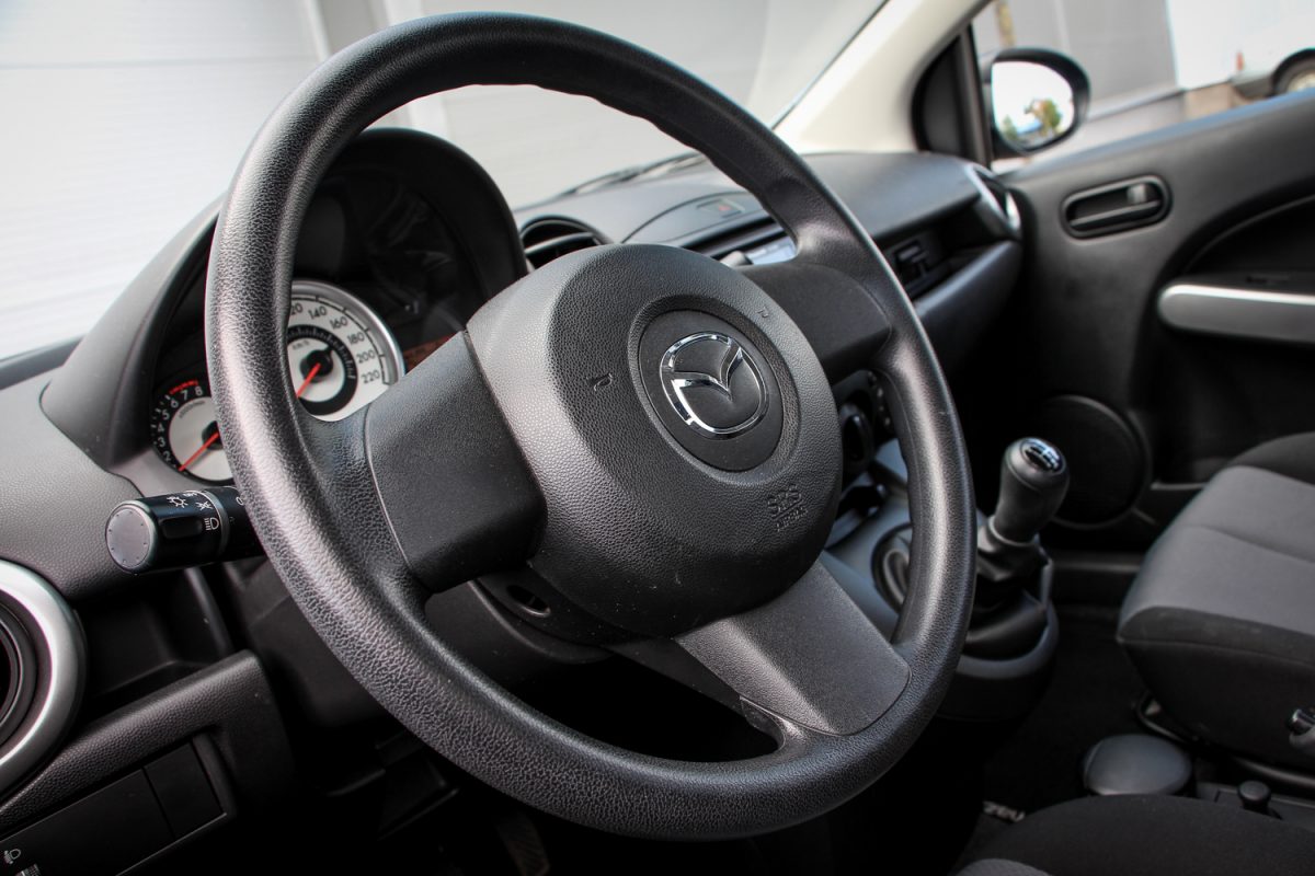 MAZDA 2