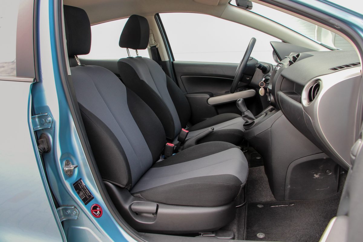MAZDA 2