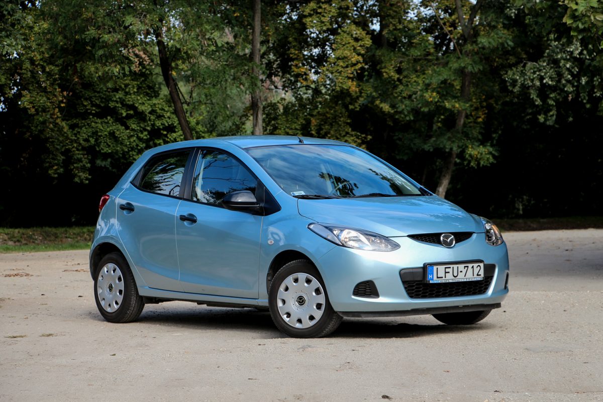 MAZDA 2