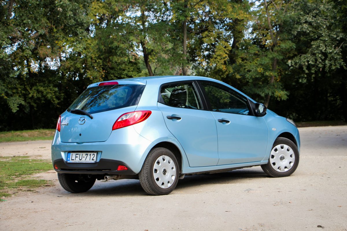MAZDA 2