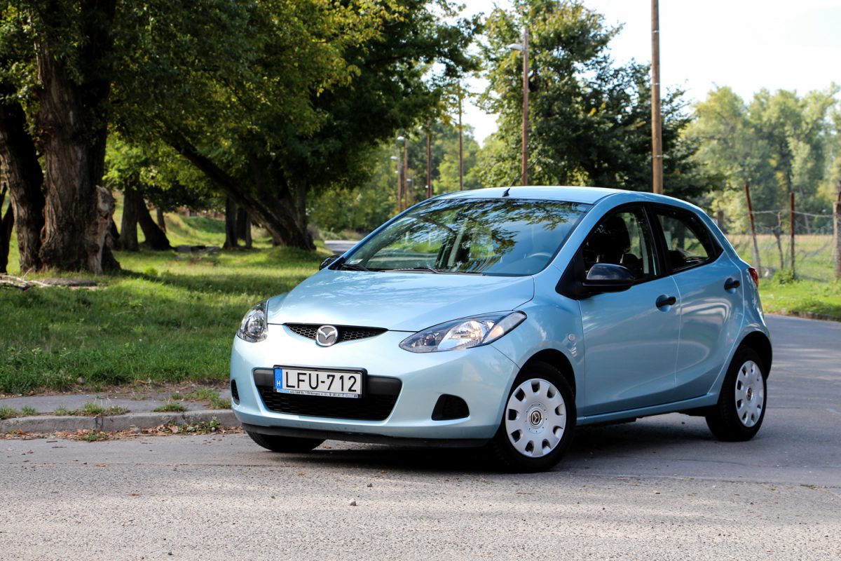 MAZDA 2