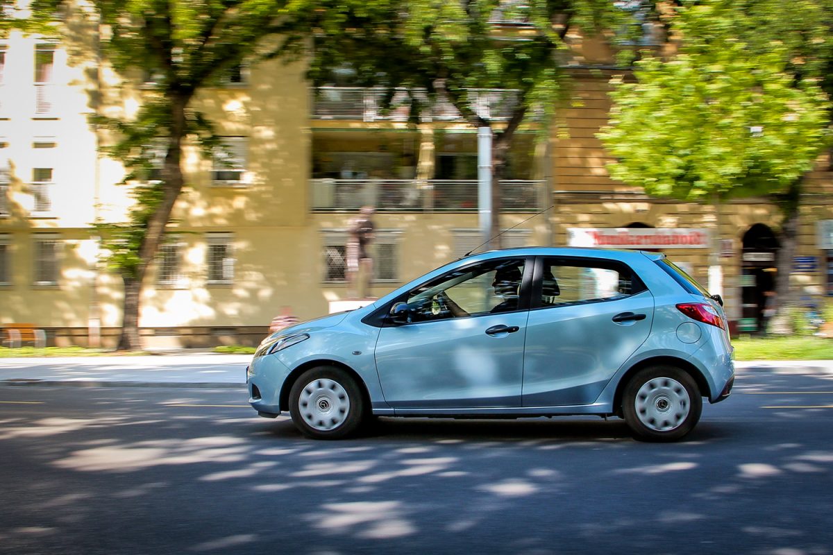 MAZDA 2