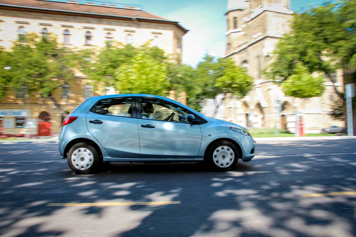 MAZDA 2