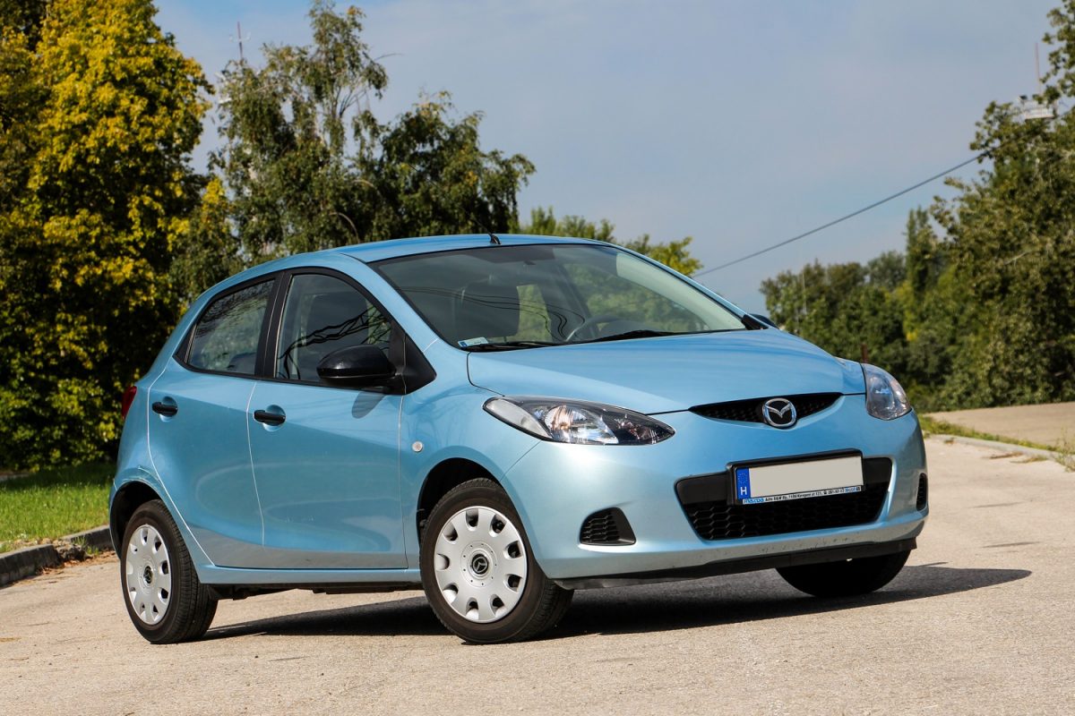 MAZDA 2