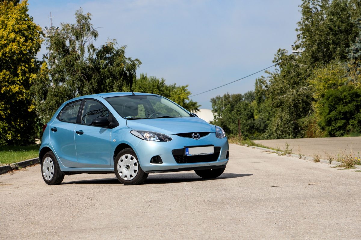 MAZDA 2