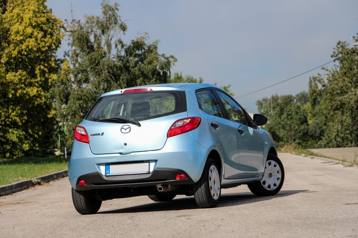 MAZDA 2
