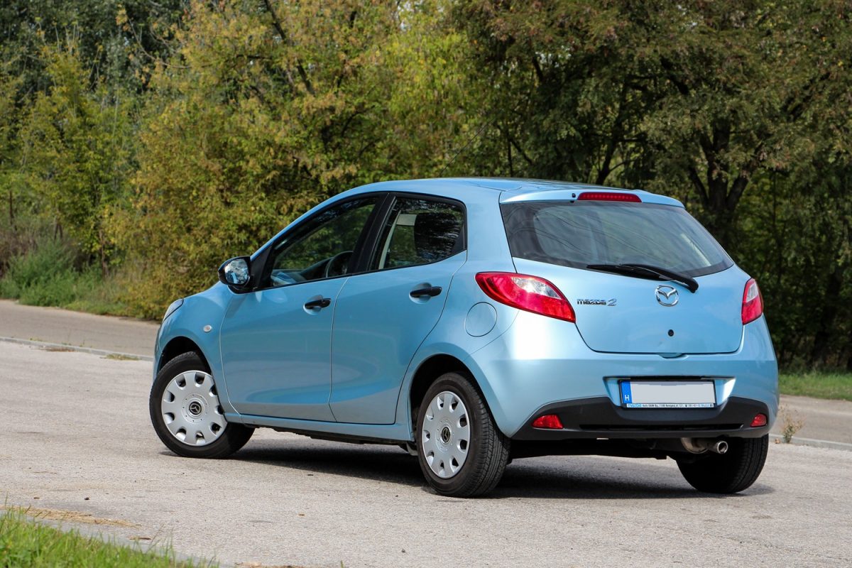 MAZDA 2