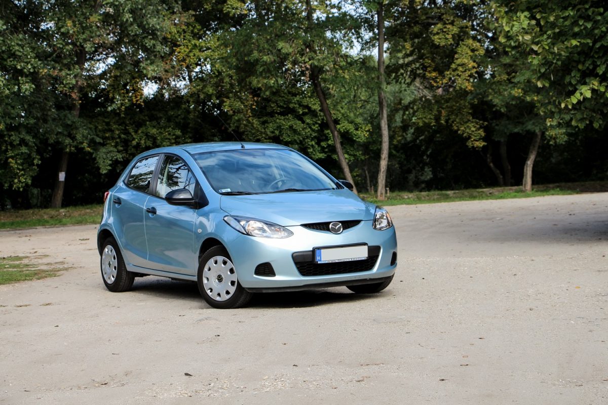 MAZDA 2