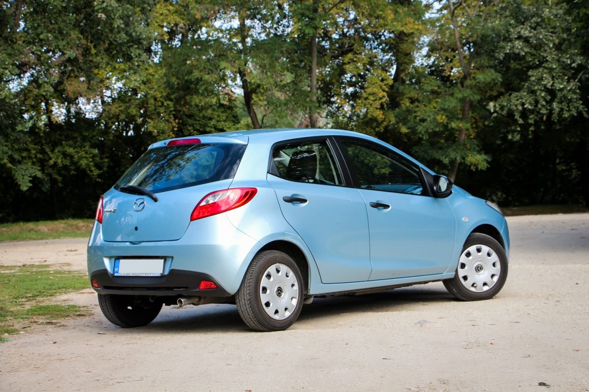 MAZDA 2
