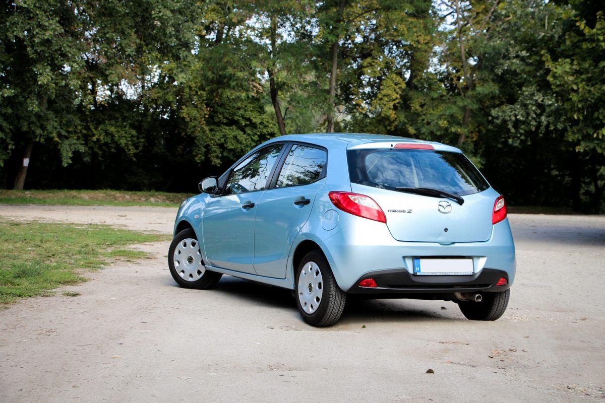 MAZDA 2