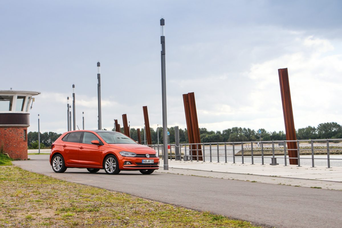 VOLKSWAGEN POLO