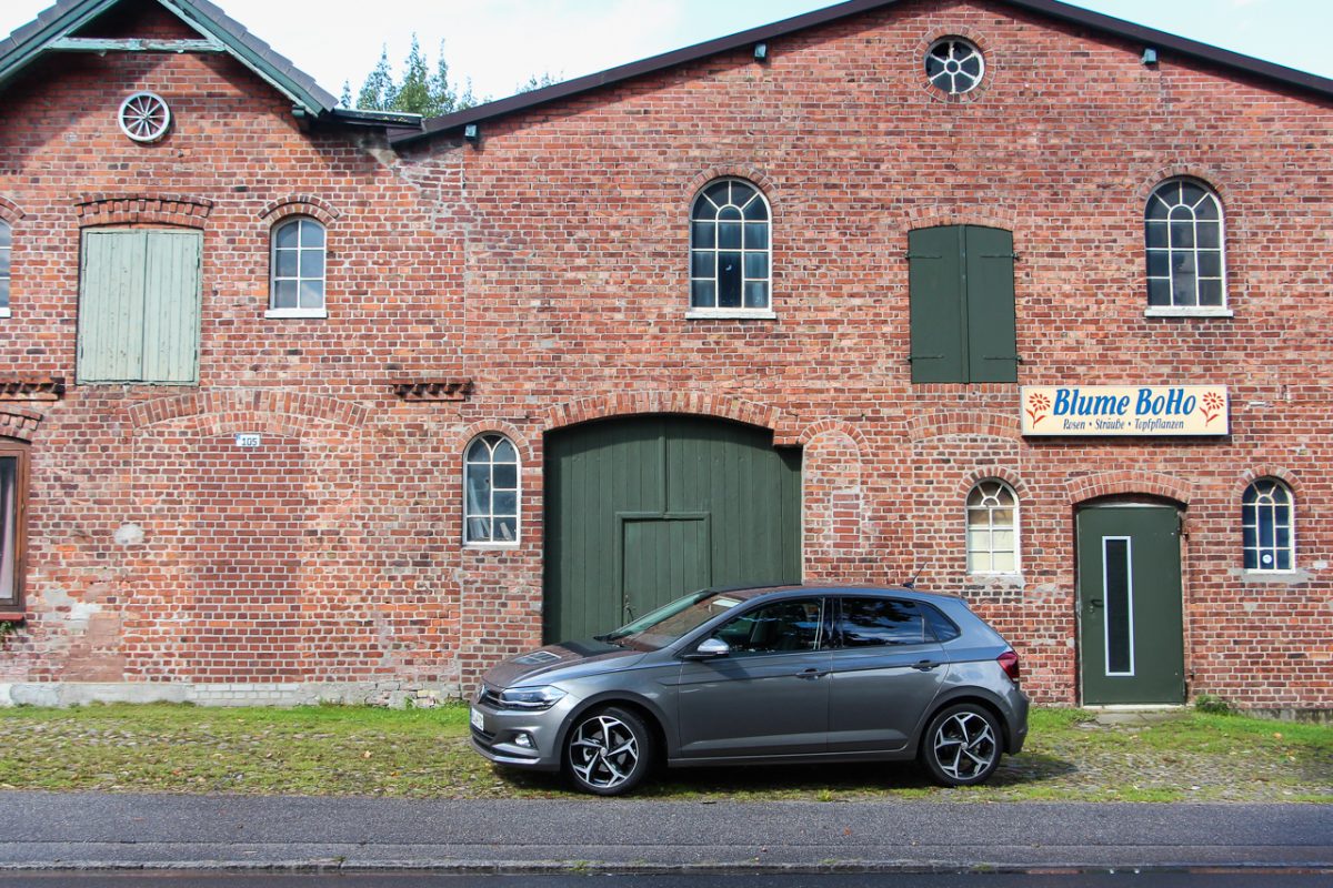 VOLKSWAGEN POLO