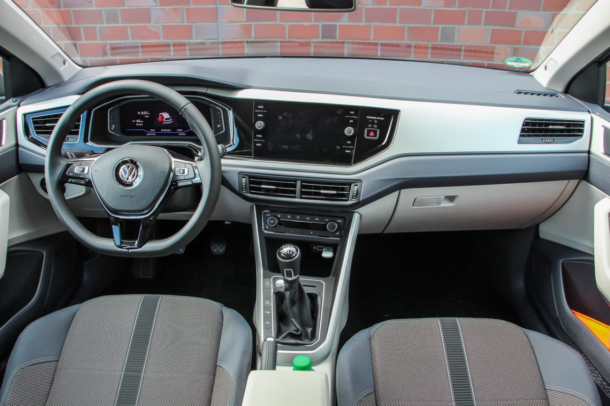 VOLKSWAGEN POLO