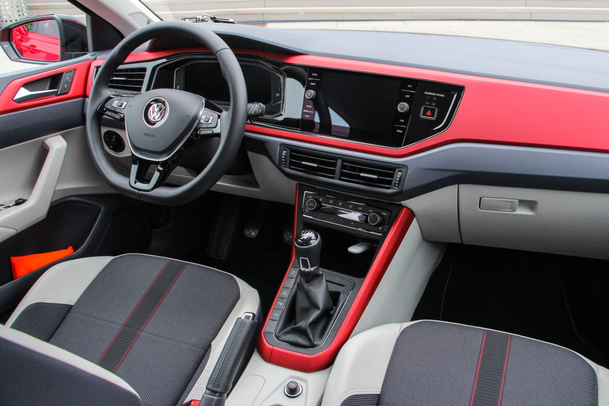 VOLKSWAGEN POLO