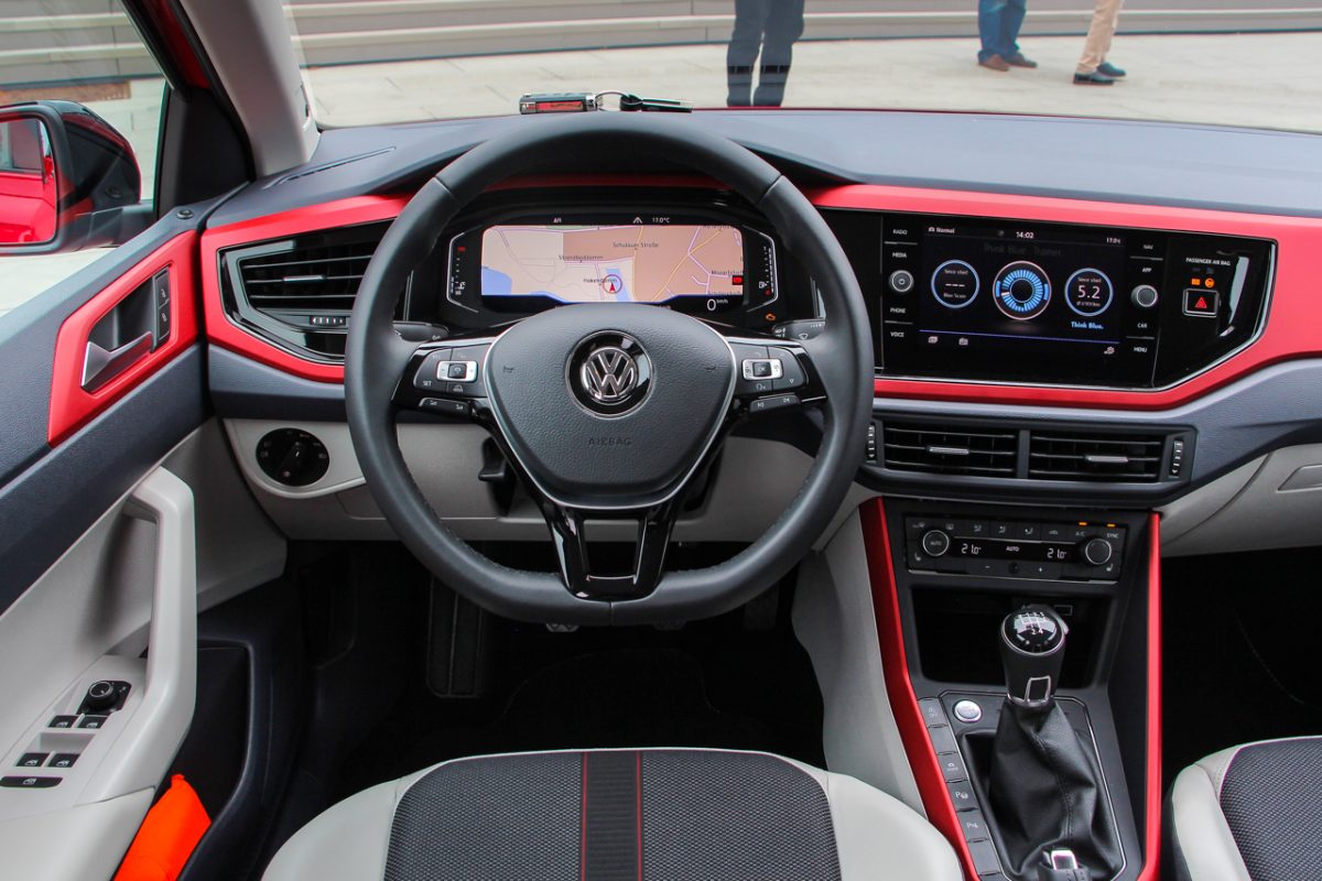 VOLKSWAGEN POLO