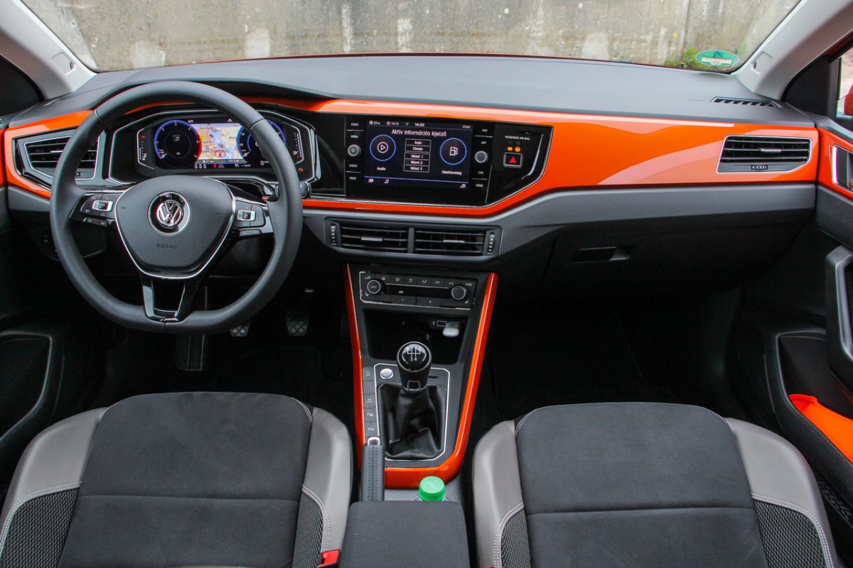 VOLKSWAGEN POLO